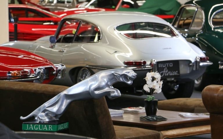 Salón AutoRetro de coches clásicos en Barcelona.