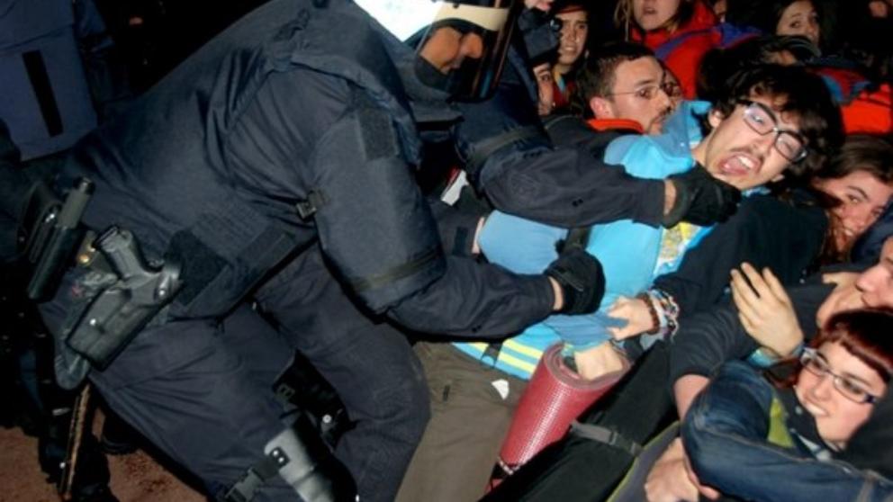 Los jóvenes de Gràcia en Barcelona reclaman la gestión de un centro juvenil