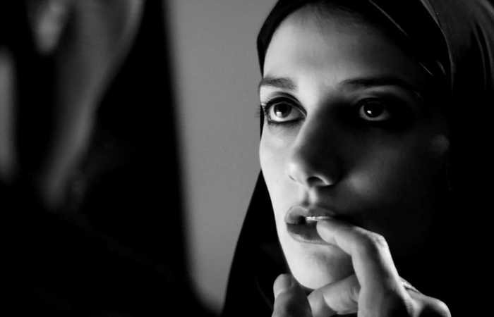 Una chica vuelve a casa sola de noche" supone un interesante ejercicio cinematográfico que nos lleva por un mundo lírico
