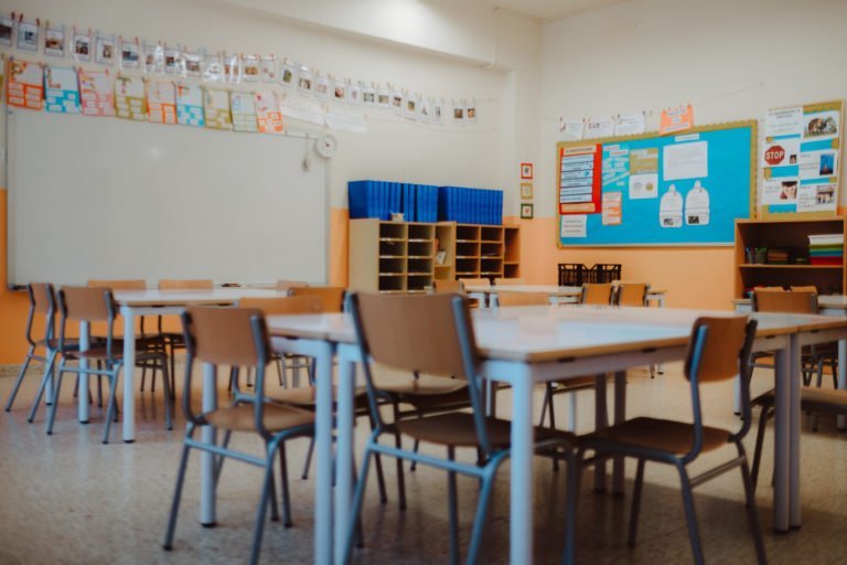 Escuelas occidentales mossos en escuelas de primaria en Cataluña