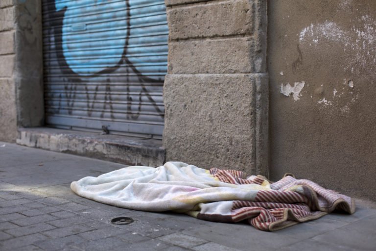 pla endreça personas sin hogar arrels barcelona