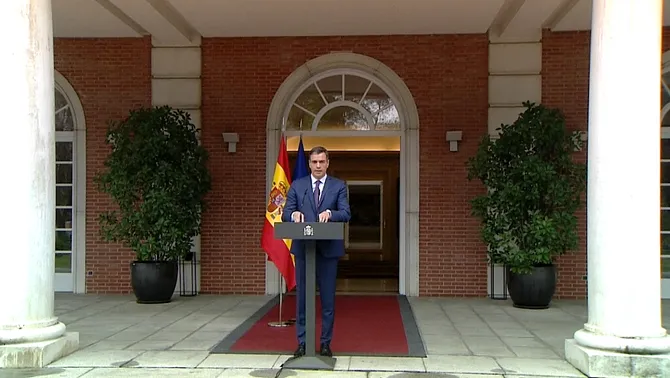 Pedro Sánchez no dimite campañas de fango