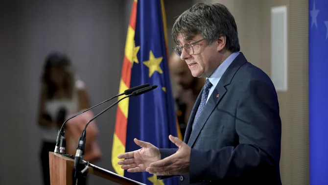 carles puigdemont declara tener 120.000 euros en el banco pleno