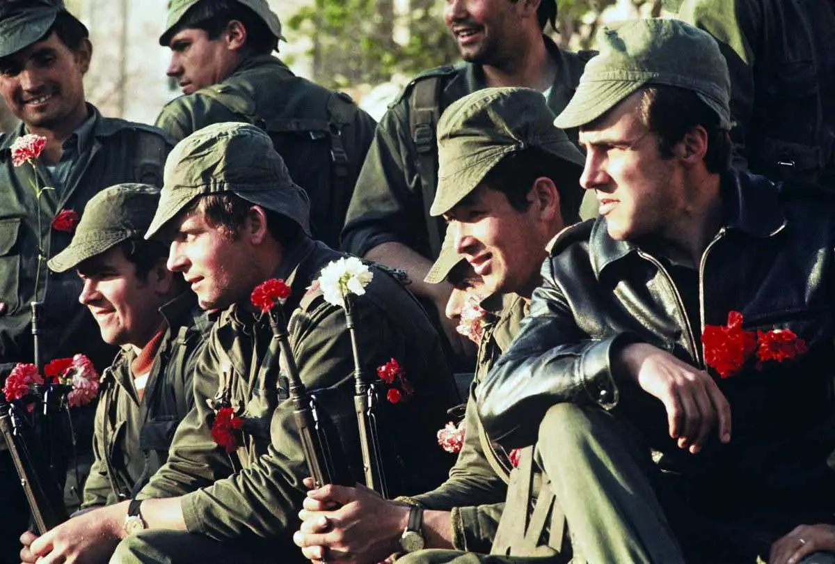 revolución claveles