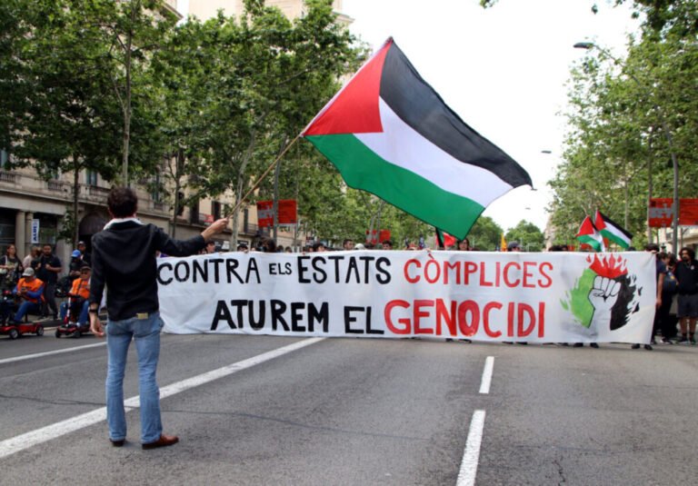Manifestación Barcelona universitarios propalestinos HUELGA Palestina