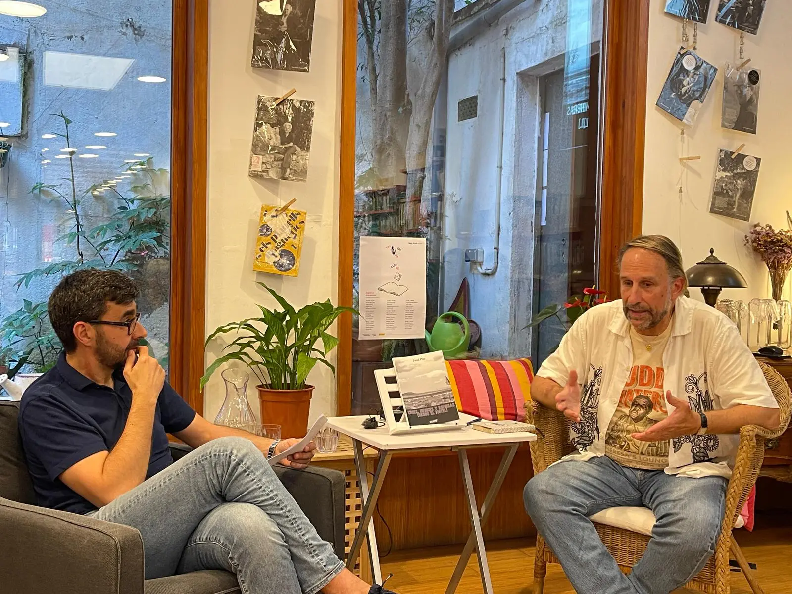 Jordi Prat durante la presentación del libro Luces, neones y sombras