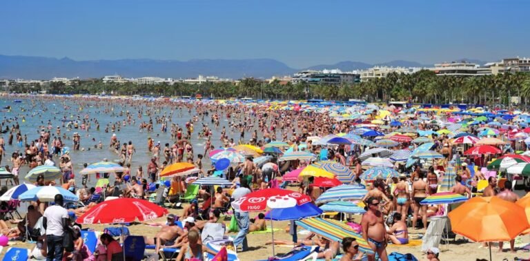 Cómo dar respuesta al auge de la turismofobia provocado por el alquiler urbano playa