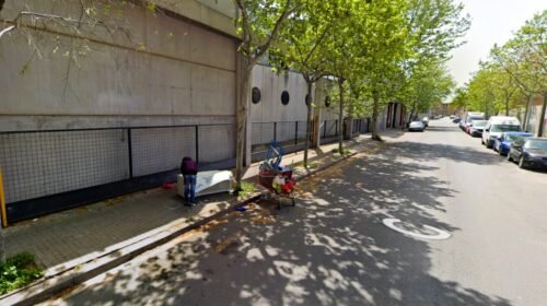 Albiol planea derribar una nave de Badalona donde malviven 200 personas