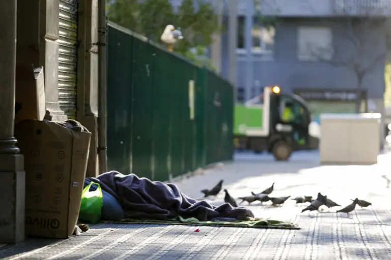 personas sin hogar en barcelona Cerca de 400.000 niños y niñas no tienen techo y sufren sinhogarismo en Europa, según el noveno reciente informe sobre la exclusión residencial en Europa Pla Endreça