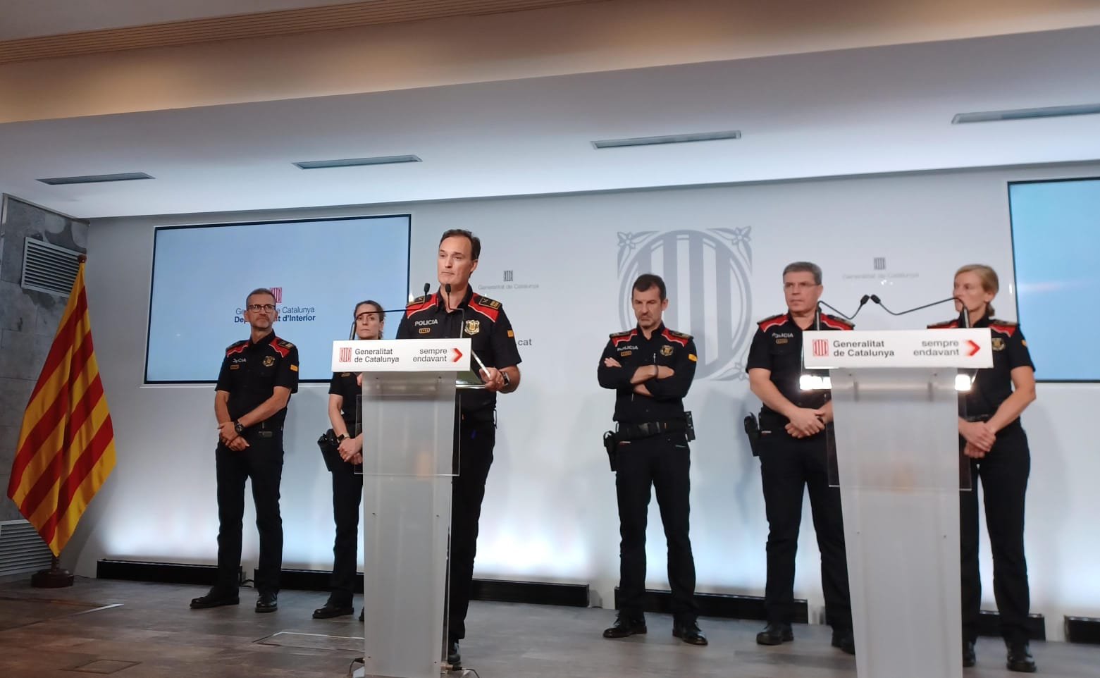 mossos puigdemont detenidos suspendidos