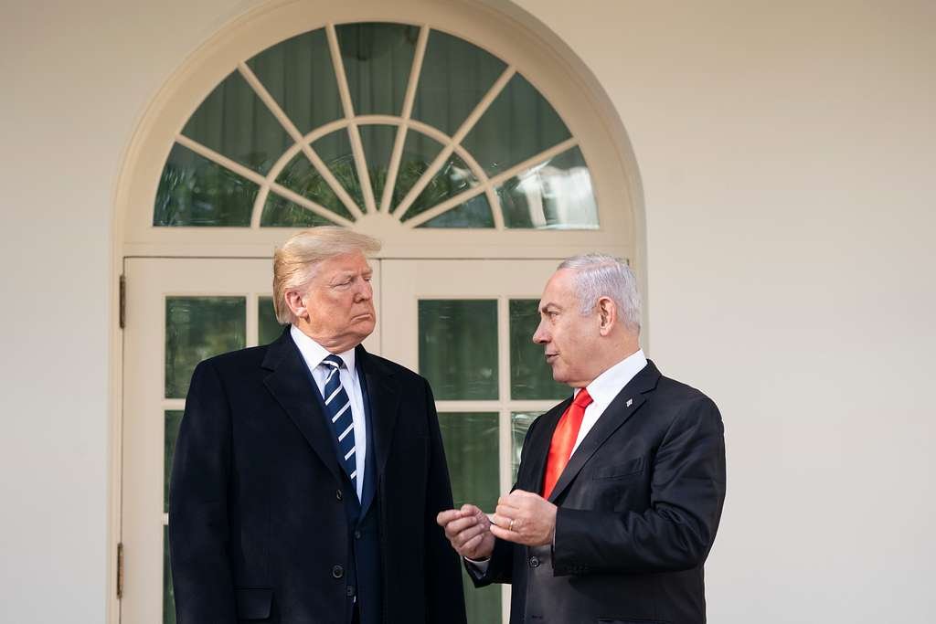 ultraderecha Imagen de archivo, de enero del 2020, del ex-presidente Trump con el primer ministro israelí Benjamin Netanyahu. | PICRYL doctrina Trump nueva era autoritaria en el mundo