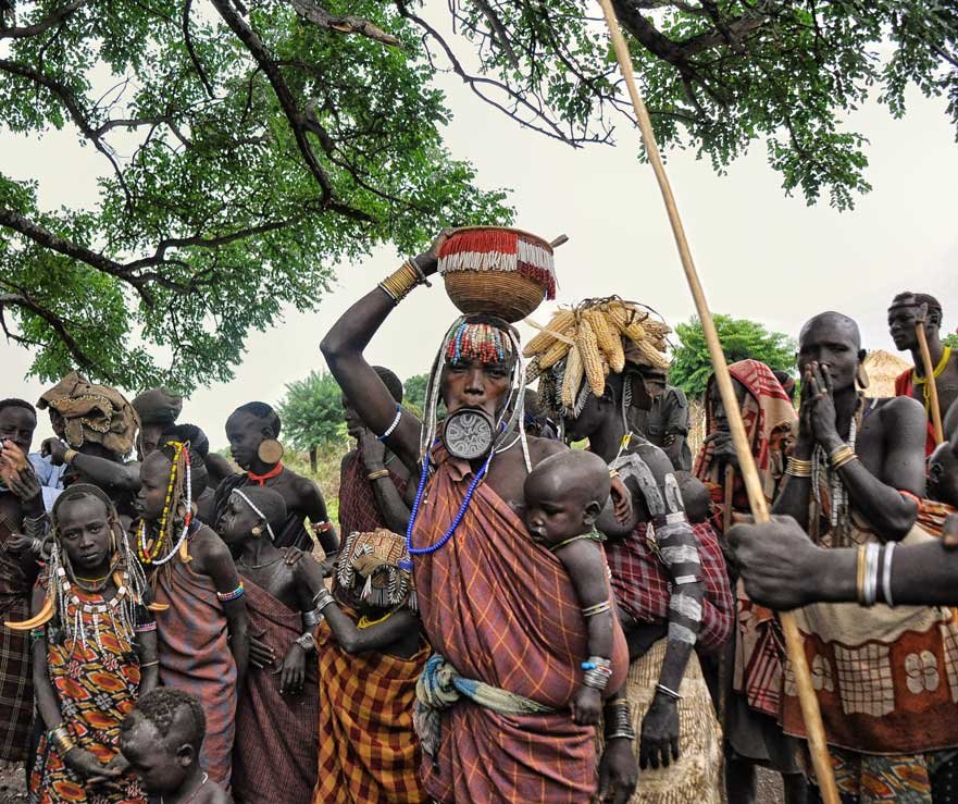 mursi etiopia costumbres tribales singulares