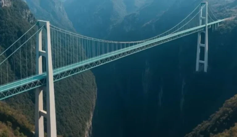 Puente del Gran Cañón de Huajiang