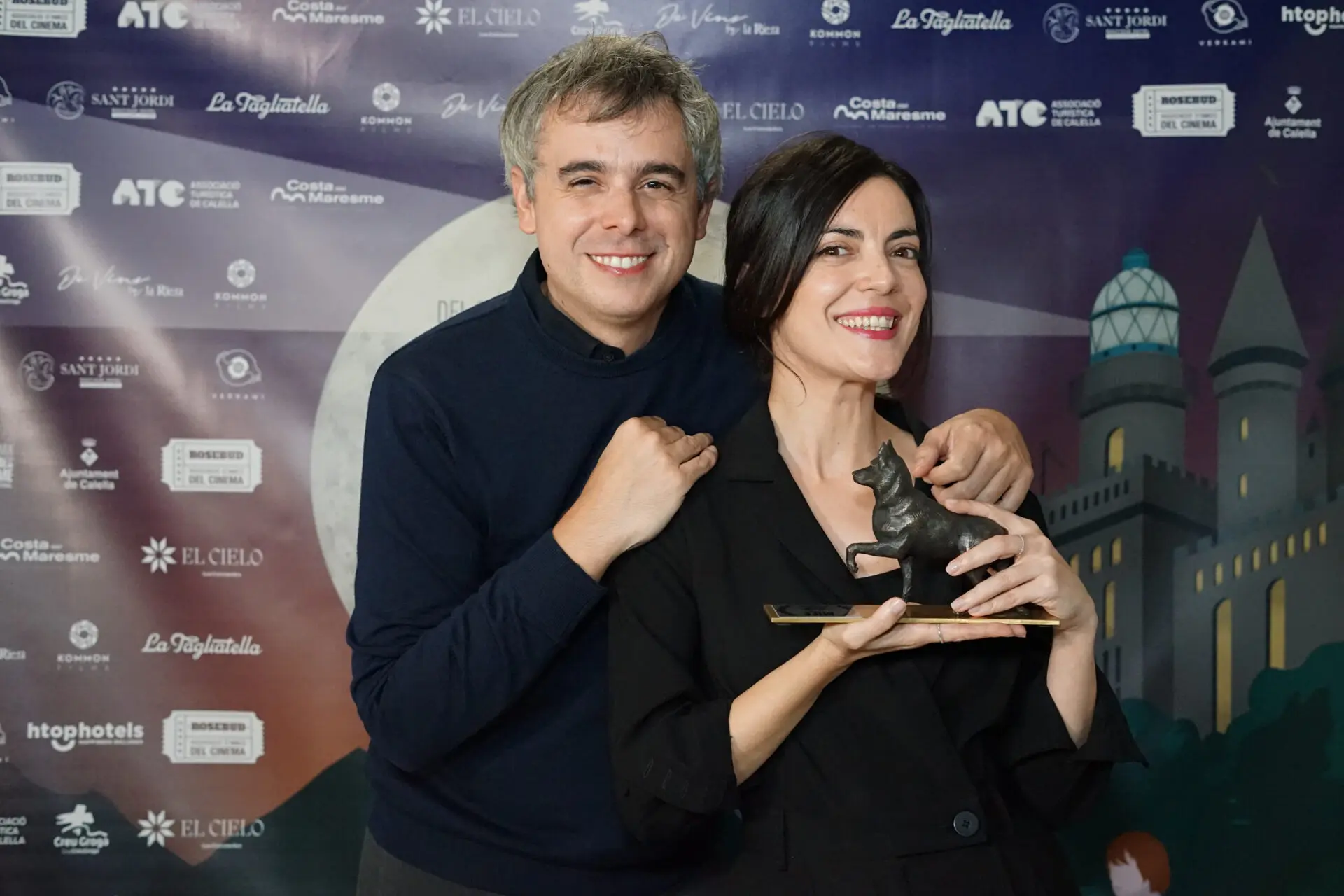Beatriz Arjona, mejor actriz por - Solos en la noche - junto a su director Guillermo Rojas