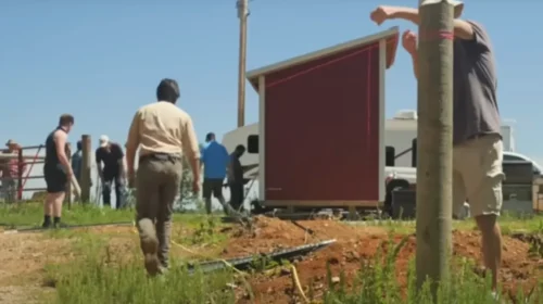 ciudad solo para blancos Return to the Land